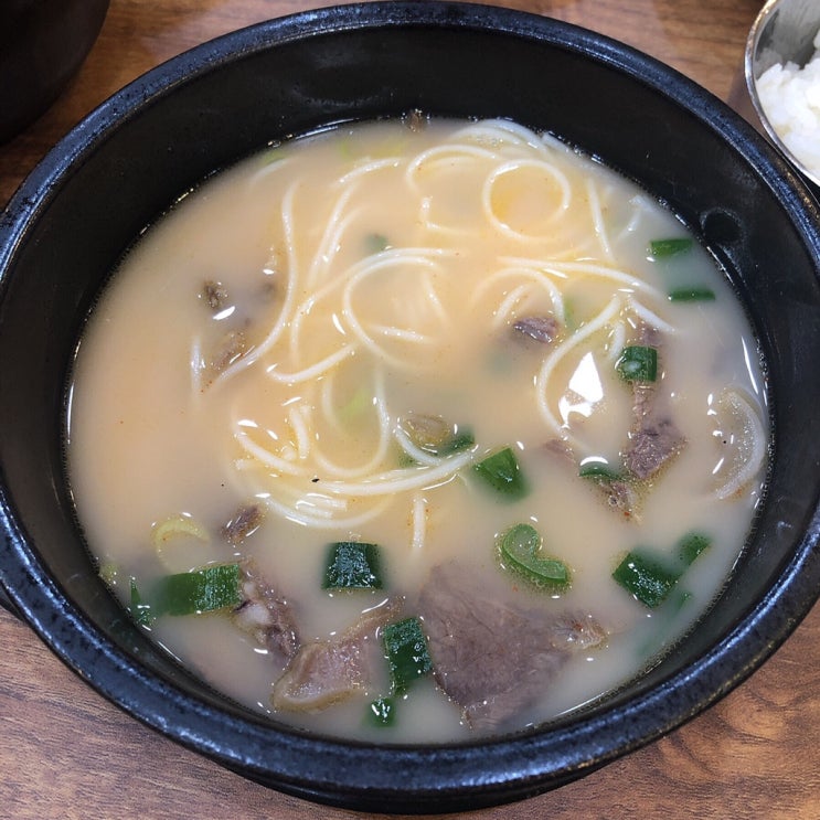  한우가 듬뿍 담긴 계룡 <한우 우두둑국밥집>