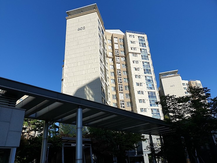  인천 연수구 송도동 더샵엑스포 해외직구 75인치 회전브라켓 벽걸이 티비 설치후 기가지니 셋톱박스 공유기 숨김설치