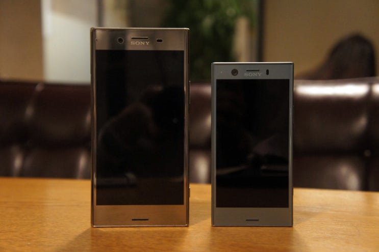  마키세 크리스가 엑스페리아 XZ1 콤팩트를 떠날수 없는 이유