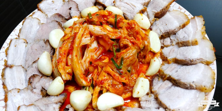  비비고 보쌈김치! 에어프라이어 통삼겹살과 힘께 먹으니 꿀맛~