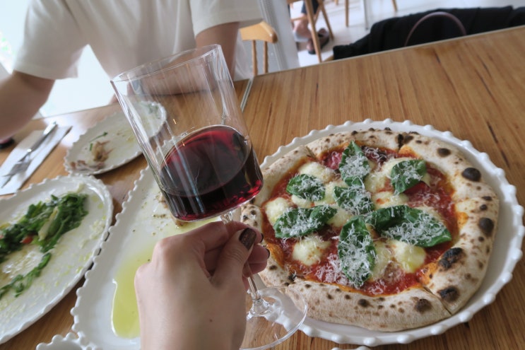  압구정로데오맛집 웨이크앤베이크 여심저격 맛도 분위기도 최고