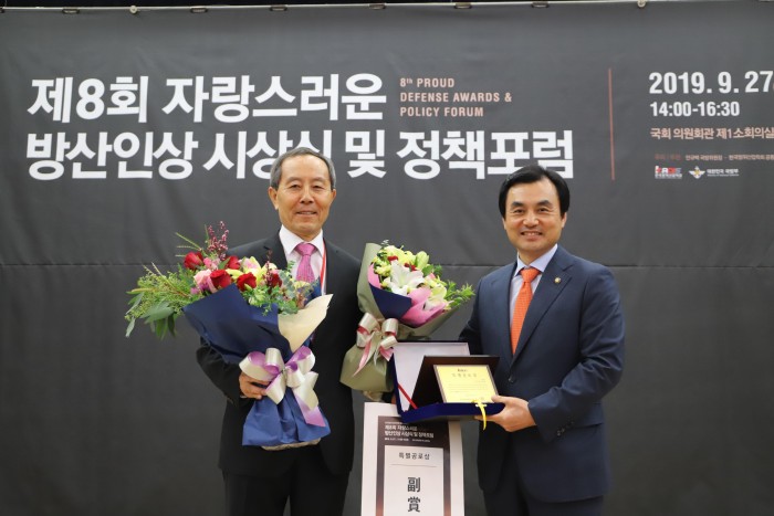  [아시아투데이] 안규백 국방위원장, 자랑스런 방산인상 특별공로상 수상…“방위산업발전 위해 지원”