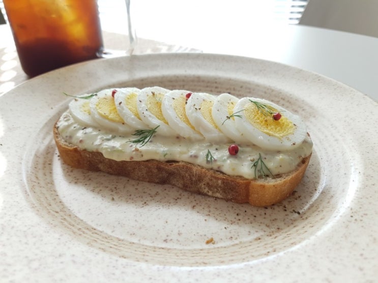  망원동 아틀리에 크레타. 망원한강공원 가을 나들이 후 가기 좋은 카페 맛집
