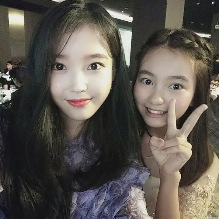  유인나 매니저님 결혼식에 축가부르러 간 아이유