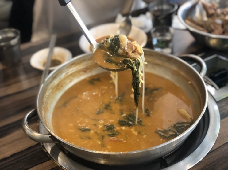  원조넘어 태조답게 격조있게 조려지는 감칠맛엑기스 돈암동 성신여대 감자탕 맛집 태조감자국