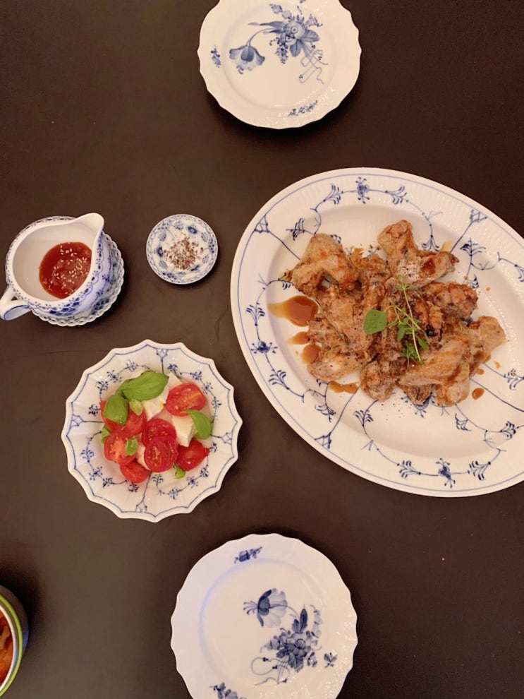  (이벤트) 선물도 있어용!!! 로얄코펜하겐에 치킨  맛나요 맛나^^