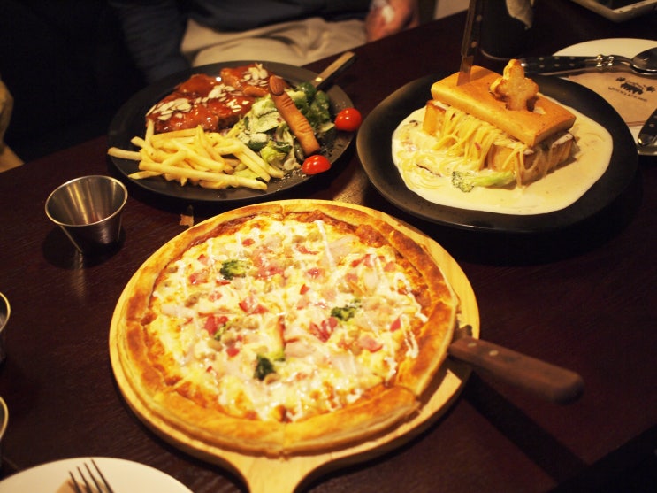  이색적인 명동맛집 마녀주방에서 즐거운 식사~