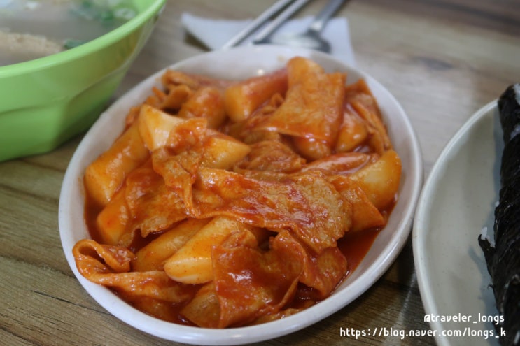  군산 영화시장(영화 타운)에 있는 백종원도 인정한 떡볶이 맛집 안젤라 분식