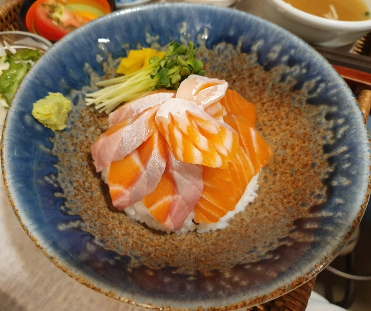  홍대 연어덮밥 잘하는 소년식당 솔직후기 맛평가!