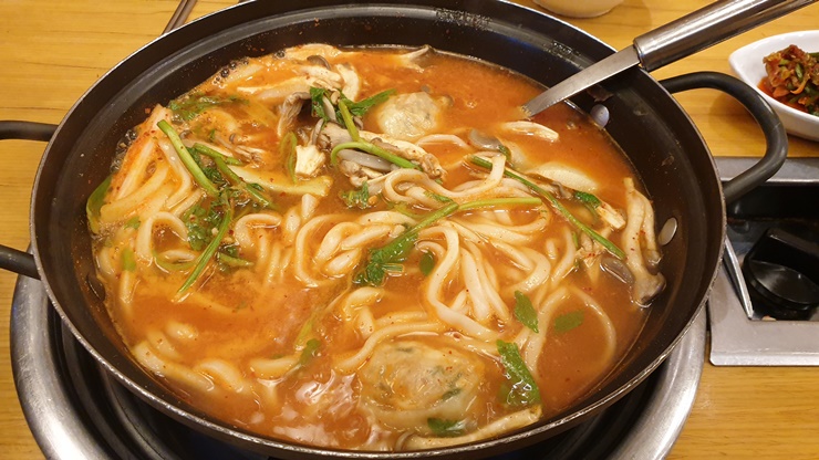  [우리집 만두] 선릉역 - 얼큰한 칼국수와 만두