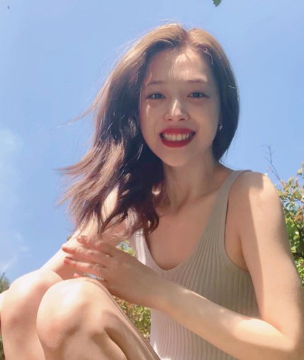 설리, 라이브 방송 중 노브라 사고…“그래도 신나” 밝은 SNS 근황 ‘눈길’ 설리, 라이브 방송 중 노브라 사고…“그래도 신나” 밝은 SNS 근황 ‘눈길’