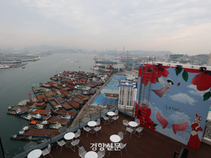  영도다리부터 봉래산까지··· 항구도시 부산의 진면목 보여주는 영도 카페투어