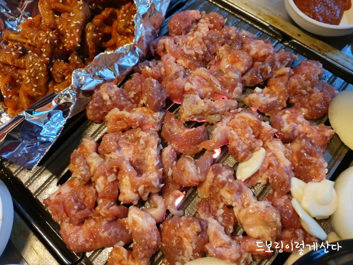 수완지구 만나자 연탄구이 오돌뼈랑 닭발 핵꿀맛