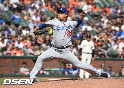  류현진, ERA 2.32 완벽 피날레…亞 최초 1위 새 역사