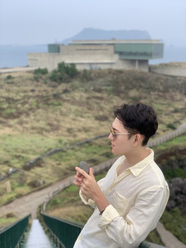  제주 섭지코지 완만하여 걷기 좋은 자연경관을 느끼고 담다.