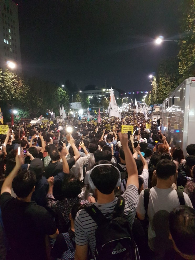 서초동 검찰개혁 촛불집회 200만명 집결, 검찰개혁은 국민의 명령!