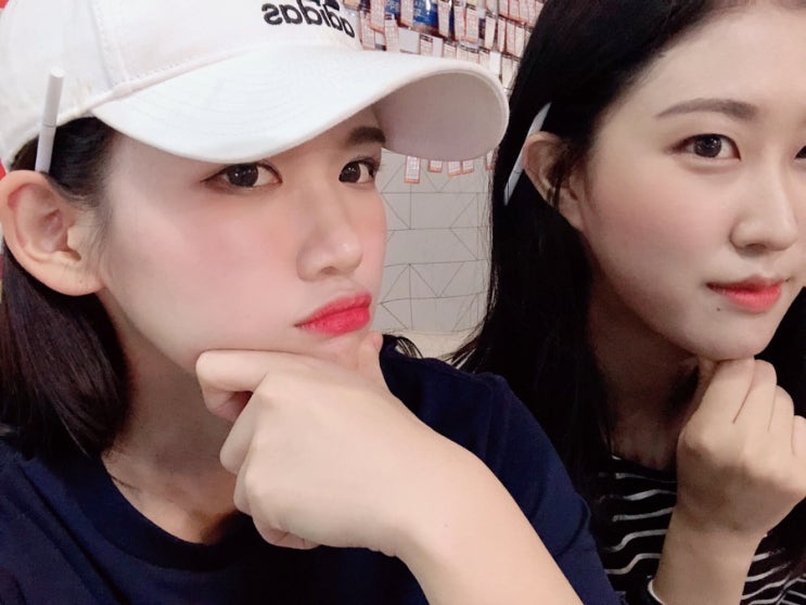  흔들리는 꽃들 속에서 네 샴푸향이 느껴진거야