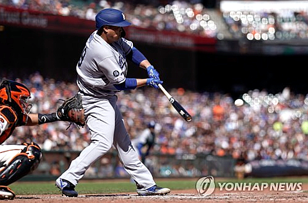 류현진 7이닝 무실점에 선제 적시타까지…ERA 1위 확정