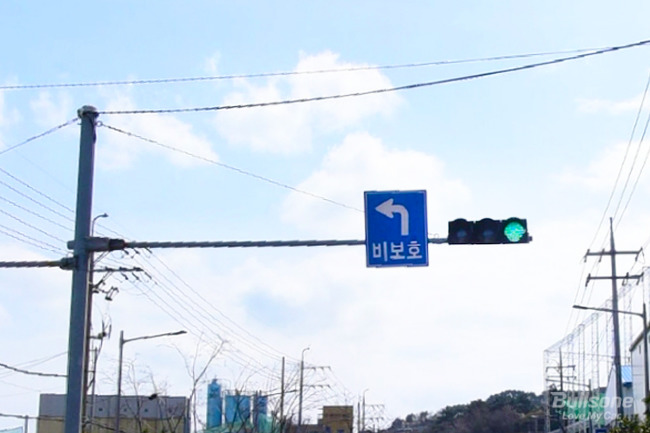  비보호 좌회전 , 빨간불에 해도 될까 ?
