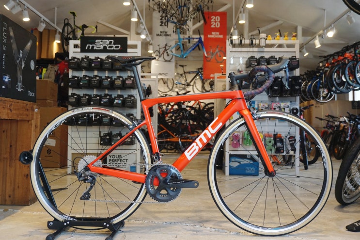  BMC 팀머신 SLR01 울테그라 R8000 로드자전거 특가 할인 출고 고급 카본 로드 사이클 자전거 추천 순위 커스텀 조립 비토리아 피직 BTP - BMC 특약점 베랑길자전거