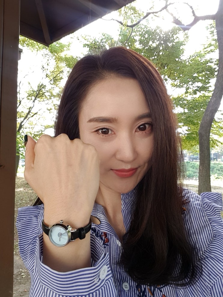 여자손목시계 패션의 완성이지요~