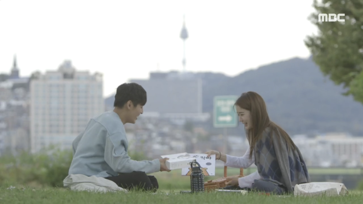  [MBC '같이펀딩'] 강하늘이 유인나에게 추천하고 싶었던 책, <나는 왜 너가 아니고 나인가>