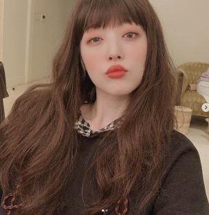  설리 인스타그램 라이브방송에서 가슴노출사고?