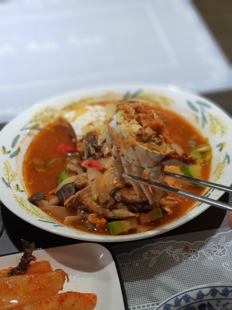  따뜻한 국물요리:  시원한맛이 일품인 꽃게탕