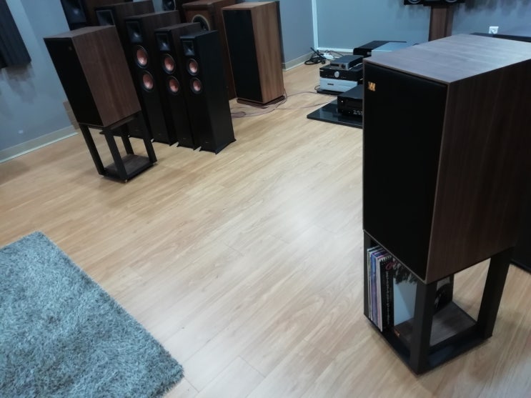  스탠드도 품격있는 스피커 와피데일 린톤 LINTON 알아보기