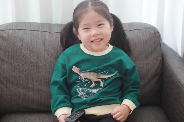  다이노솔즈 공룡 아동맨투맨 티셔츠 너무 좋아하잖아.