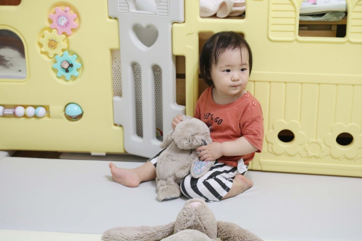  애착인형 젤리캣 안고 아장아장 걸으면 귀염뽀짝