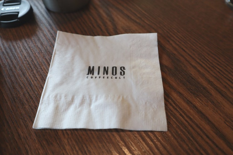  주말엔 MINOS 카페 강남 가로수길