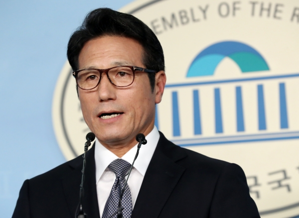  정병국 “조국 파면 안 하면 남은 것은 독재자의 말로 뿐”