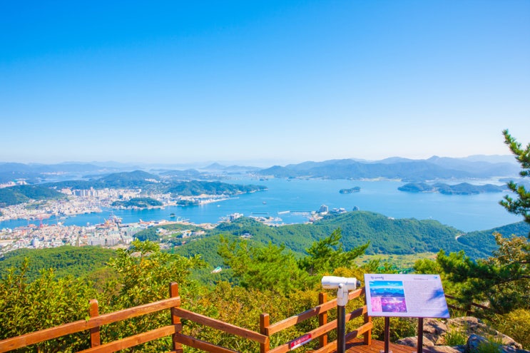  한려해상 국립공원 미륵산에서 바라본 아름다운 한려수도 (통영 케이블카)(9월)