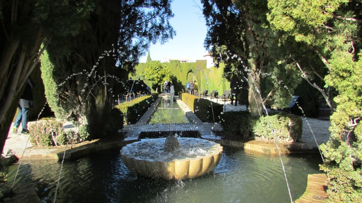 #121. 알람브라 궁전 (4) 분수의 물방울이 예쁜 헤네랄리페의 정원
