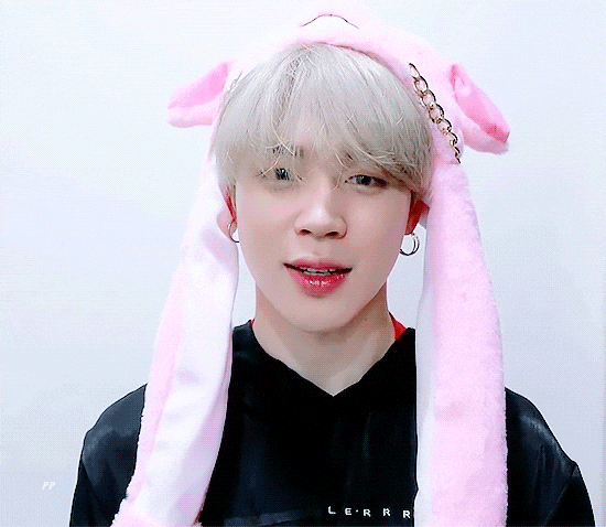  [방탄소년단]2019년 황금돼지띠의 해를 맞이하여 아미들에게 보내는 #방탄소년단 의 새해 인사! 