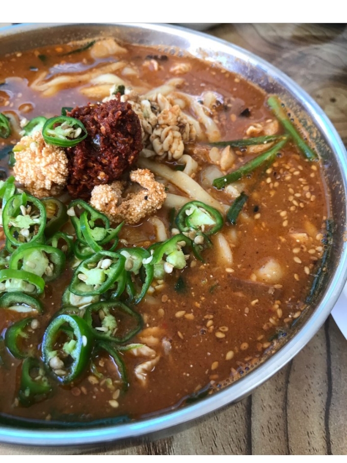  오즈패밀리 SBS 생방송 투데이 1월1일 맛집 - 명태 장칼국수, 명태 지리칼국수(시골칼국수), 송이버섯전골(송이버섯마을), 생 문어전복찜(만석찜가)