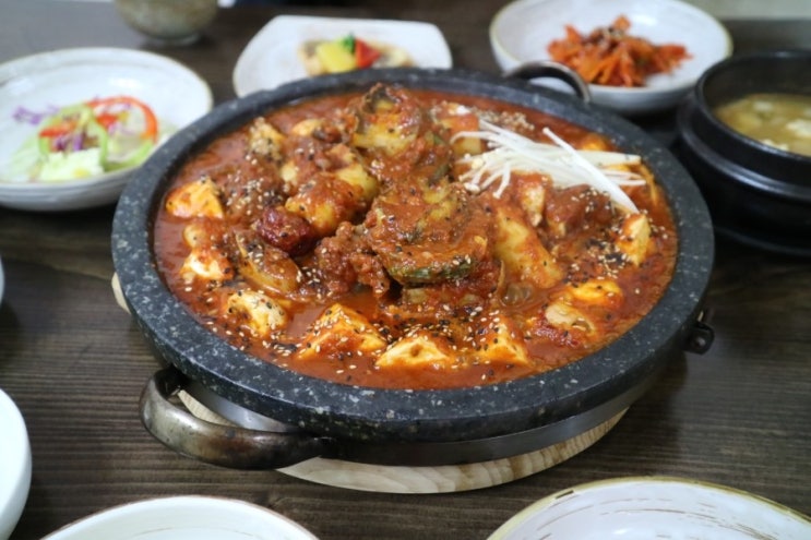  초읍맛집 - 향긋한 송이돌솥밥 & 전복갈비찜 , 돌쇠본가 