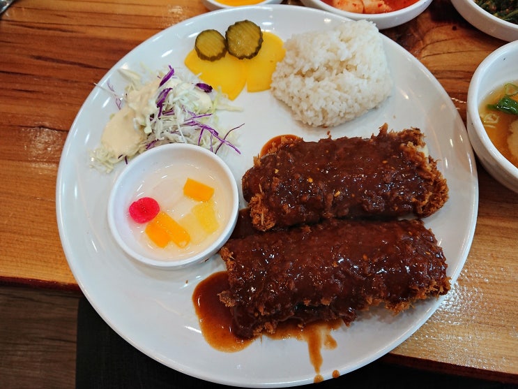  부천 범박동 '은목향' 치즈돈가스, 얼큰칼국수