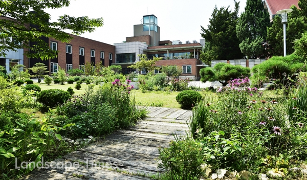 침상으로 산책 가능한 치유정원, 호스피스병동에 조성