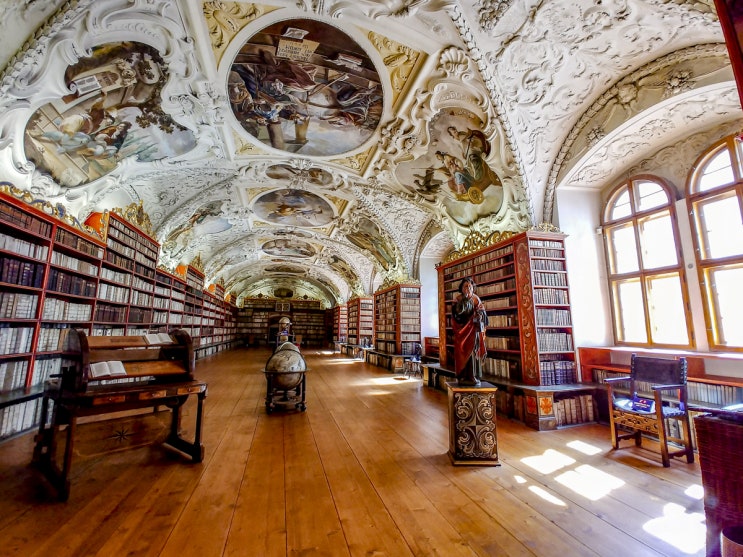 프라하 여행, 스트라호프 수도원의 세상에서 가장 아름다운 도서관