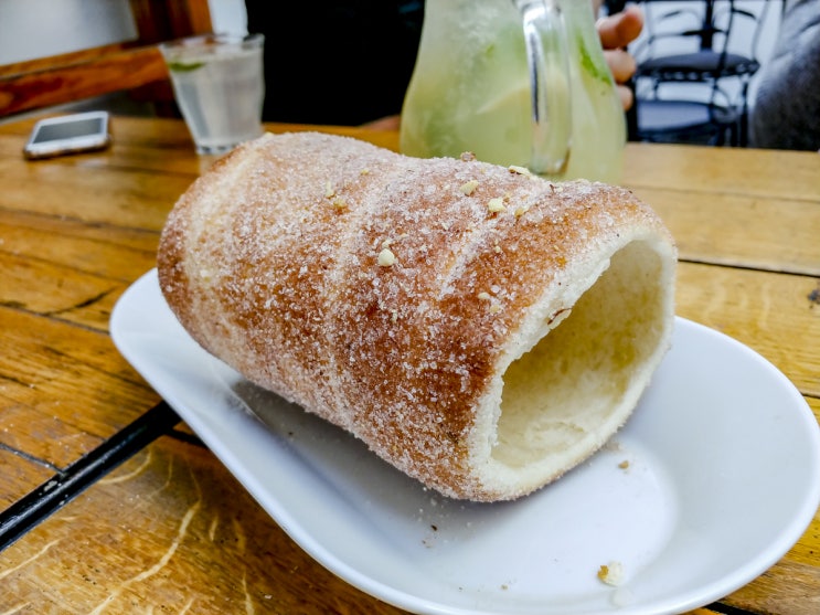 프라하 맛집, 동유럽 대표간식 '굴뚝빵' 뜨르들로