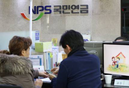 국민연금 수급자, 1월부터 최대 1000만원 긴급자금 빌릴 수 있다 국민연금 수급자, 1월부터 최대 1000만원 긴급자금 빌릴 수 있다