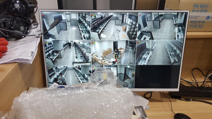  전주 아이비스 PC방 CCTV작업 8체널 210만 AHD카메라  2태라 HDD 시공 32인치 모니터 연동