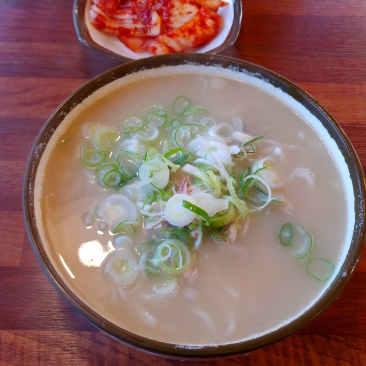  파주 칼국수 맛집, 뜨끈하고 진한 국물이 일품 '일산교자'
