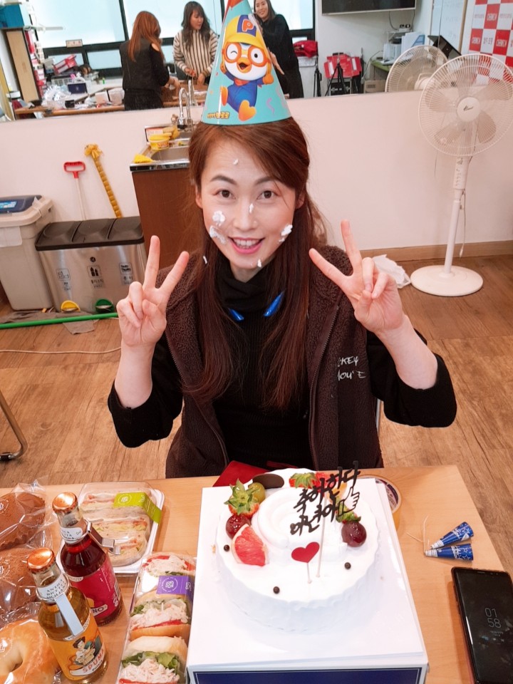  춘천가발 김호증모 2019년도 1월 스터디 원포인트증모술 및 신년계획과 황금돼지띠 이은주헤어살롱의 생파놀이~^^