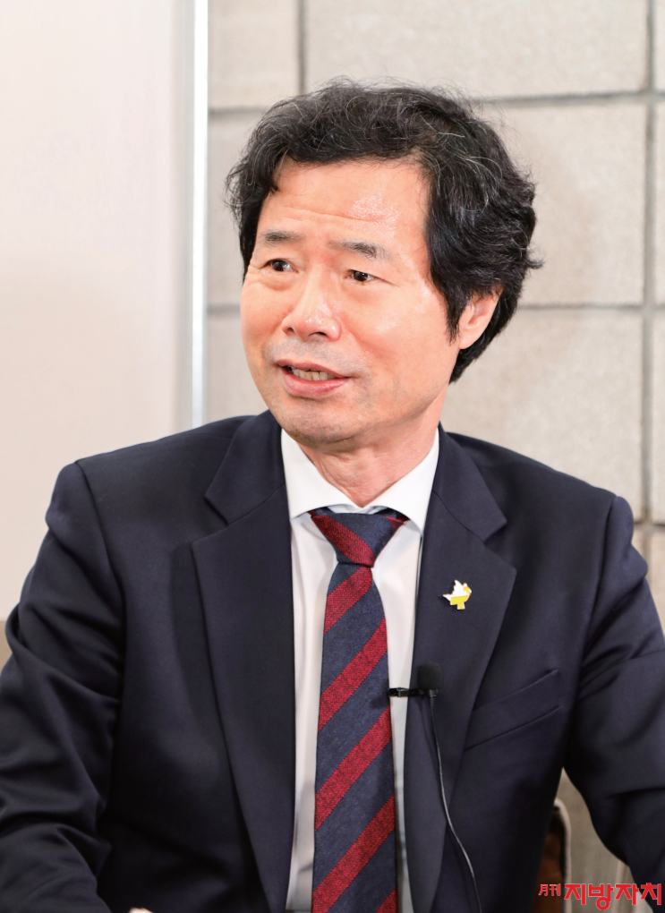  [인터뷰] 김승환 전국시도교육감협의회장·전라북도교육감  “앞으로 6개월이 교육개혁의 골든타임”