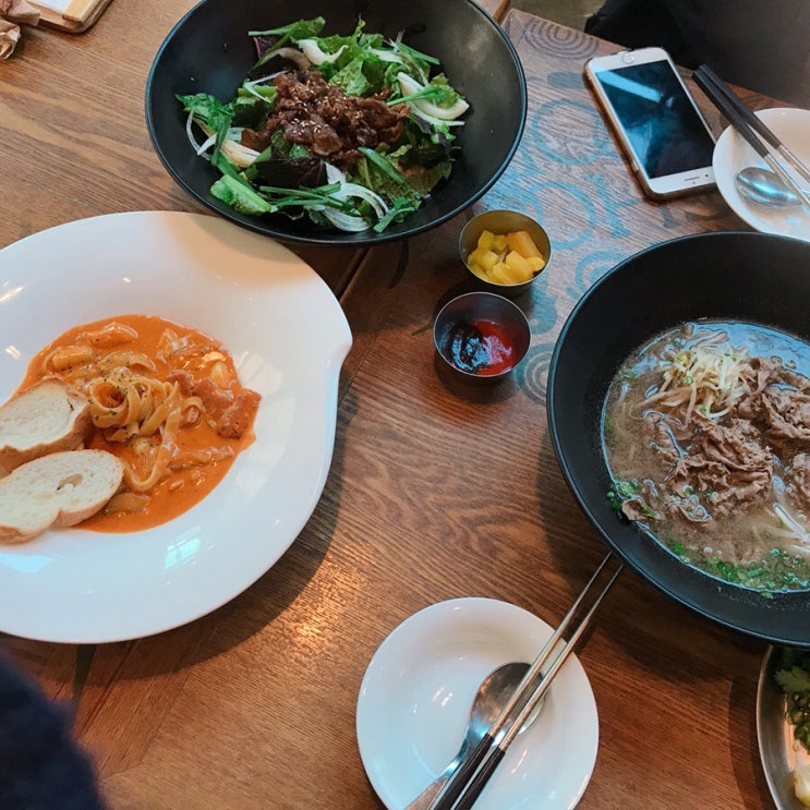  신사가로수길 스쿨푸드 / 배달만 먹다가 직접 가서 먹어본 솔직후기