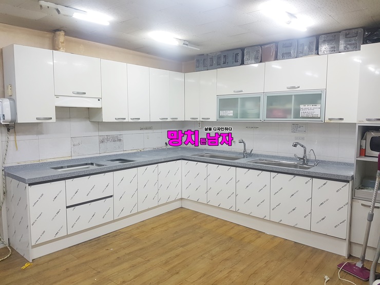  [대구 경북 영천 경산 현풍 청도 성주] 싱크대 설치 공사 타일 싱크 철거 주문 제작 하이그로시 싱크대 리폼 문짝교체 물통 2개 가스렌지 2개 싱크대공장 가구 제작 [망치든남자]
