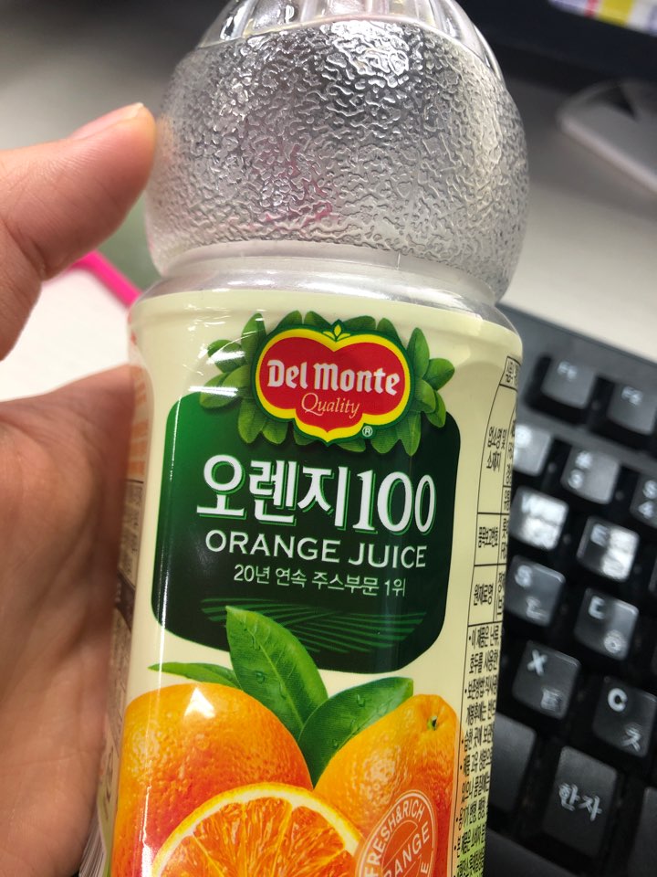  델몬트 오렌지 주스로 마셔봣어유~